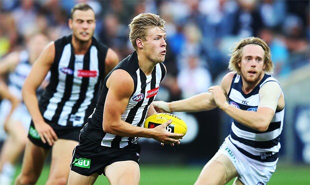 AFL 2016 NAB Challenge - Geelong v Collingwood GEELONG, AUSTRALIA - FEBRUARY 26: Jordan de Goey of the Magpies runs with the ball during the 2016 NAB Challenge match between the Geelong Cats and the Collingwood Magpies at Simonds Stadium, Geelong on February 26, 2016. (Photo by Michael Dodge/AFL Media)